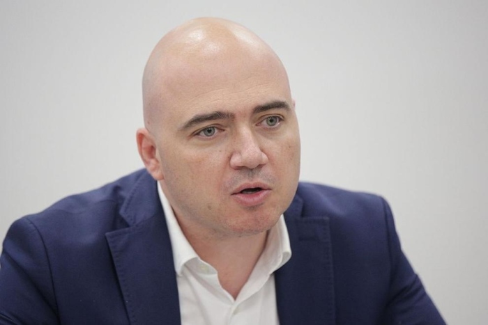 Илин Димитров остава министър на туризма
